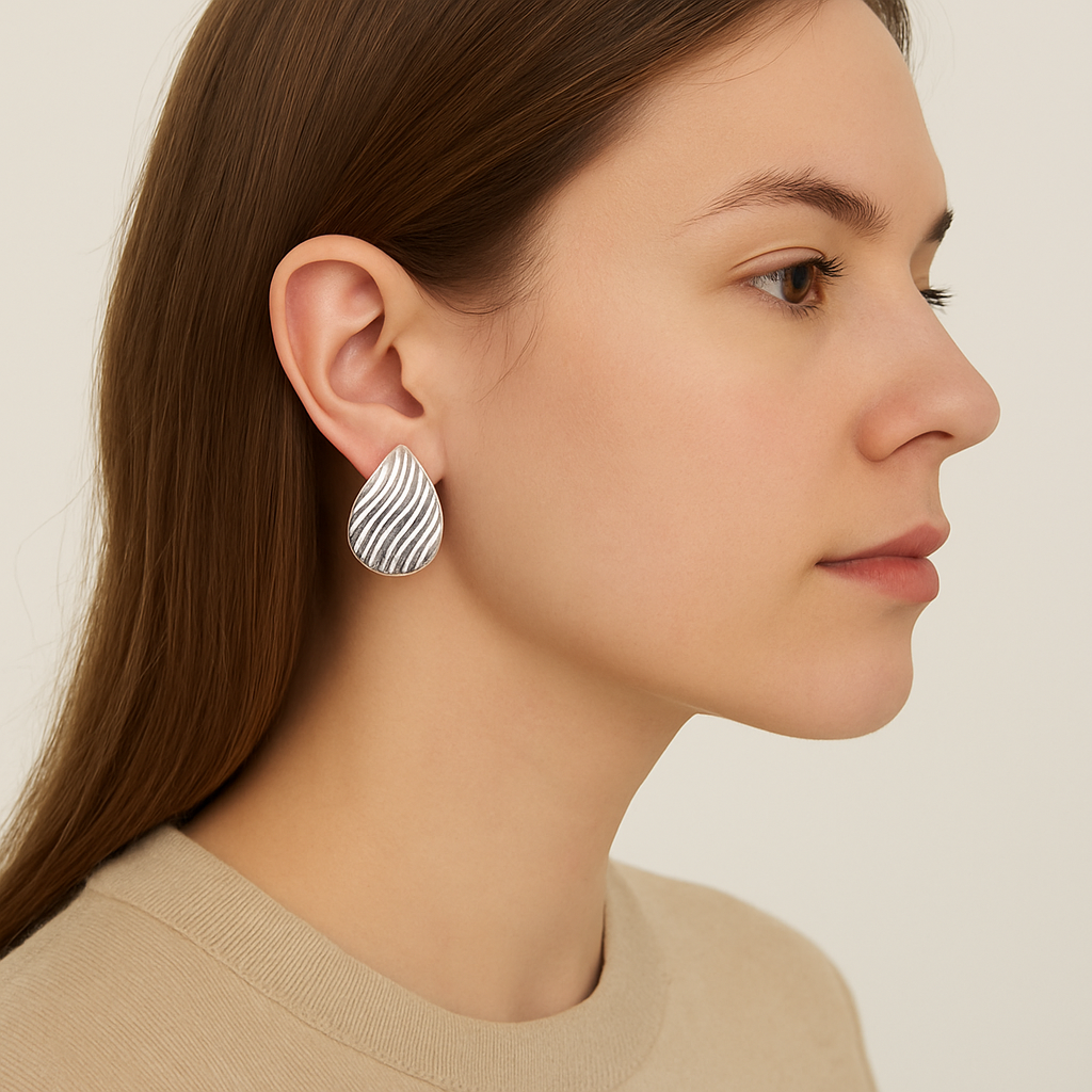 Sylanora Wave Teardrop Earrings – 18K Gold-Plated & Waterproof Elegance