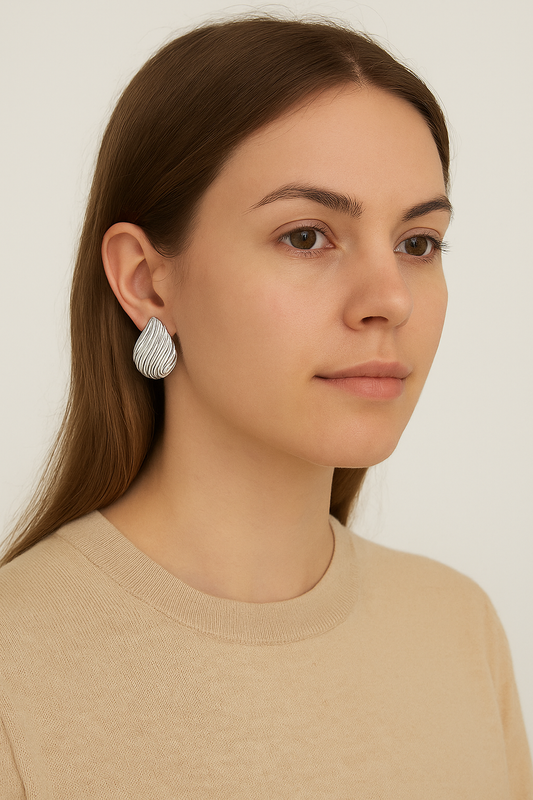 Sylanora Wave Teardrop Earrings – 18K Gold-Plated & Waterproof Elegance