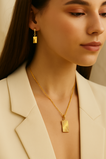 SYLANORA™ 18K Gold-Plated Stainless Steel Sunburst Choker Necklace – Elegant Heart & Sun Disc Pendant