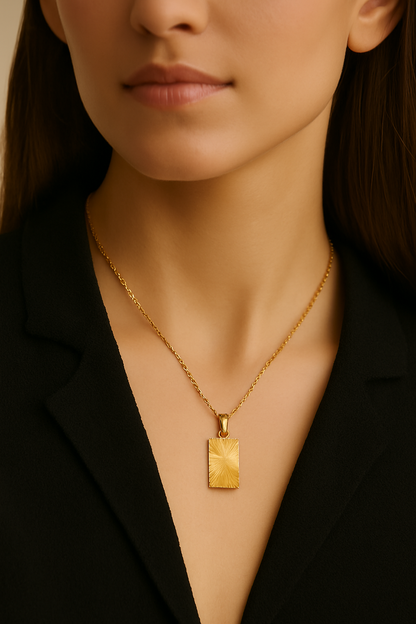 SYLANORA™ 18K Gold-Plated Stainless Steel Sunburst Choker Necklace – Elegant Heart & Sun Disc Pendant