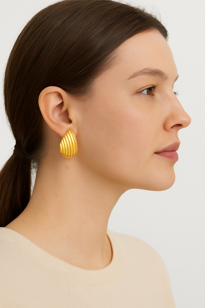 Sylanora Wave Teardrop Earrings – 18K Gold-Plated & Waterproof Elegance