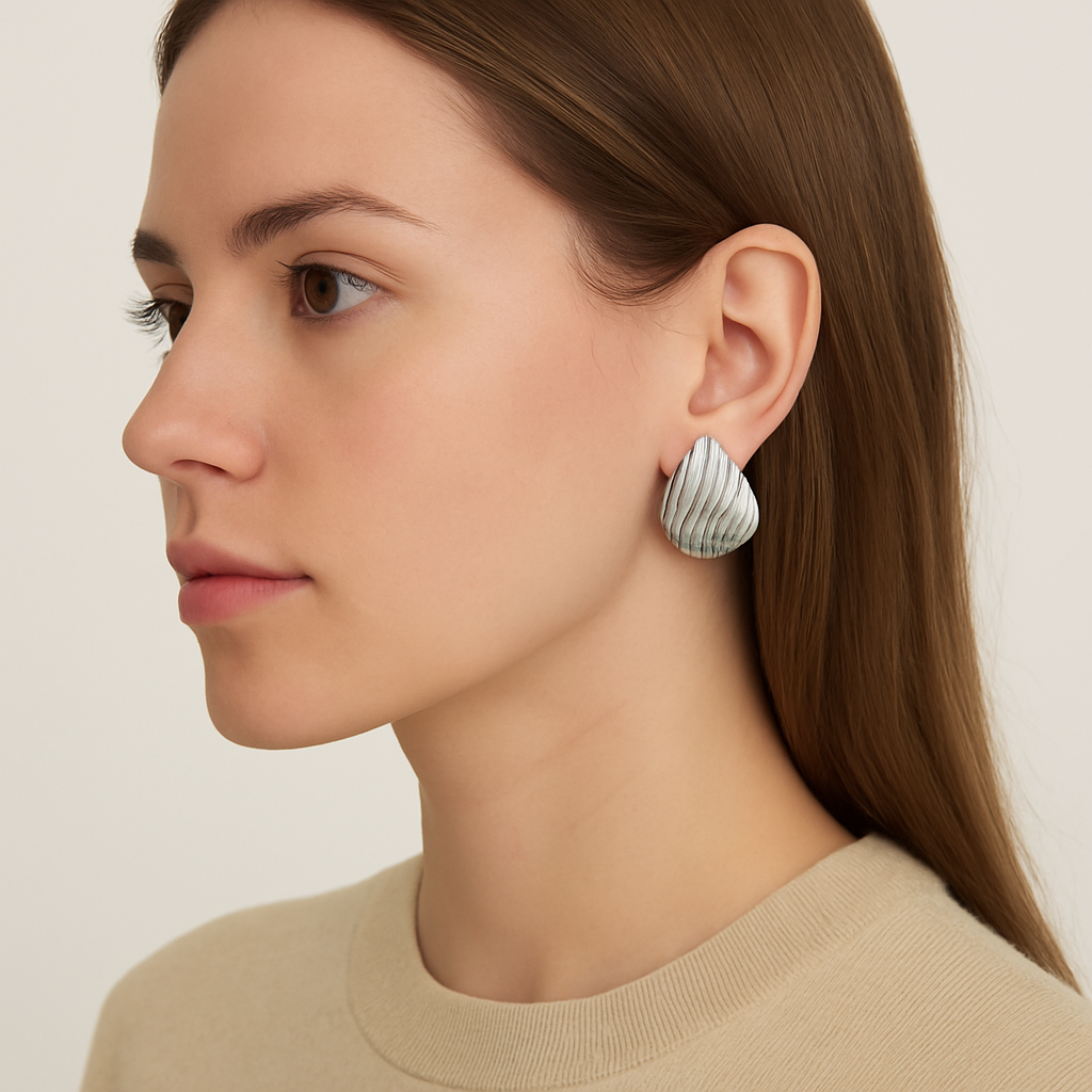 Sylanora Wave Teardrop Earrings – 18K Gold-Plated & Waterproof Elegance