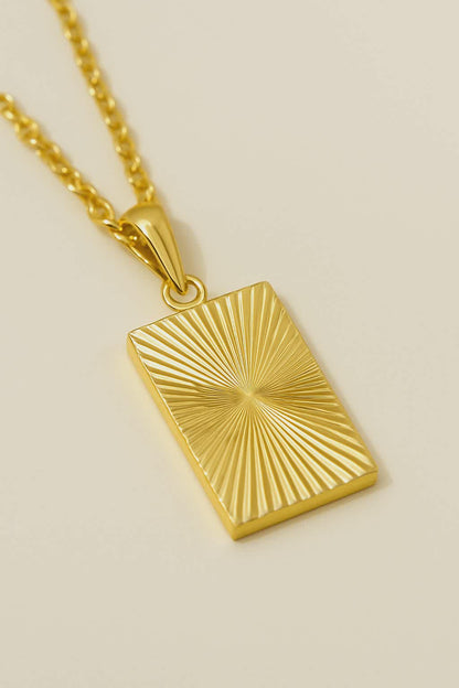 SYLANORA™ 18K Gold-Plated Stainless Steel Sunburst Choker Necklace – Elegant Heart & Sun Disc Pendant